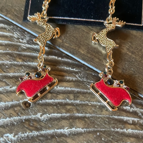 NEW Holiday Lane Created For Macy’s Reindeer 🦌and Sleigh 🛷 Dangling Earrings - Picture 3 of 5